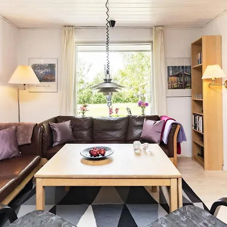 Three-bedroom Holiday In 1 Holiday home Millinge