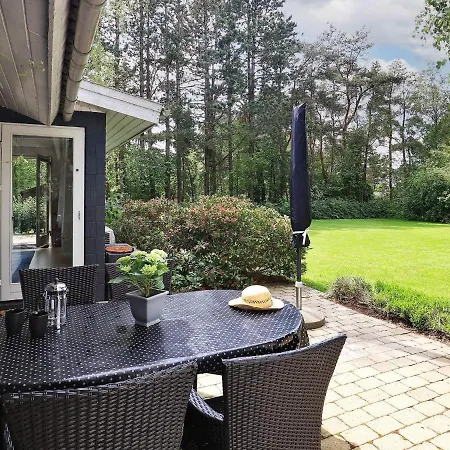 Holiday home Three-bedroom In 1